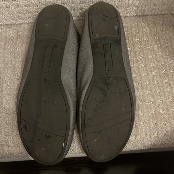 Grey flats size 7.5 - Picture 2 of 2